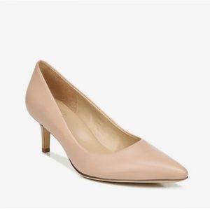 Naturalizer Everly Pump Beige Size 6.5W (runs large, fits Size 7W feet)